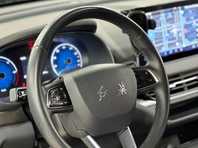 Hongqi E-QM5 — Фото автомобиля 23