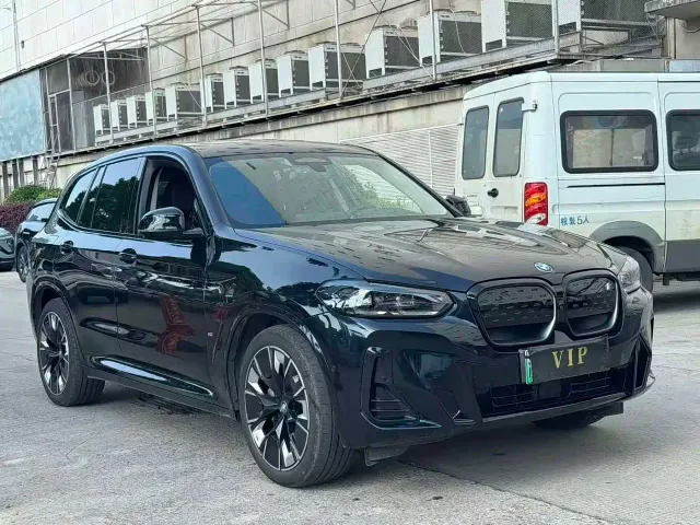 BMW iX3 — Фото автомобиля 3