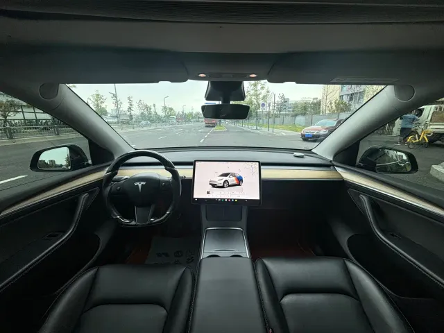 Tesla Model Y — Фото автомобиля 6