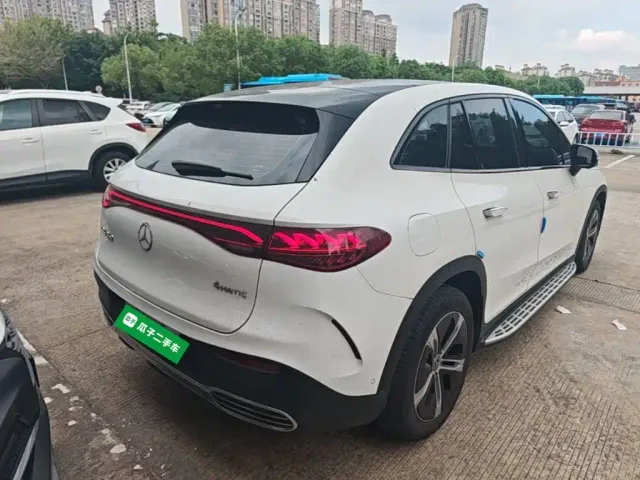 Mercedes-Benz EQE SUV — Фото автомобиля 6