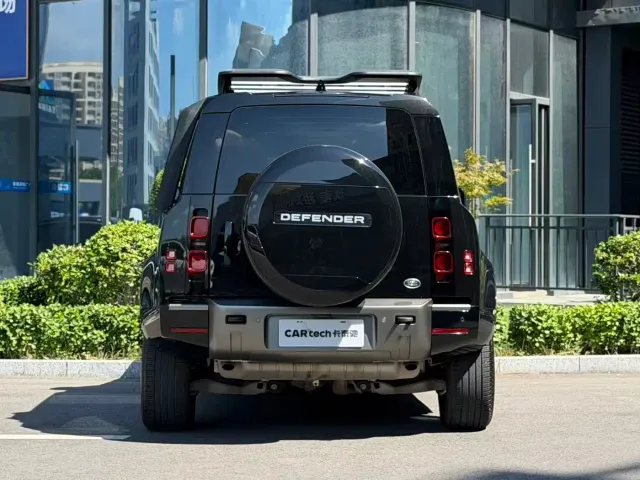 Land Rover Defender — Фото автомобиля 4