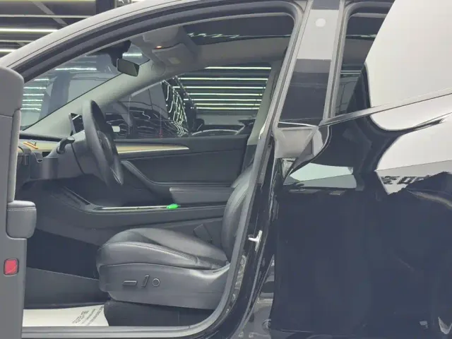Tesla Model Y — Фото автомобиля 8