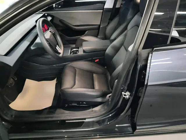 Tesla Model 3 — Фото автомобиля 14