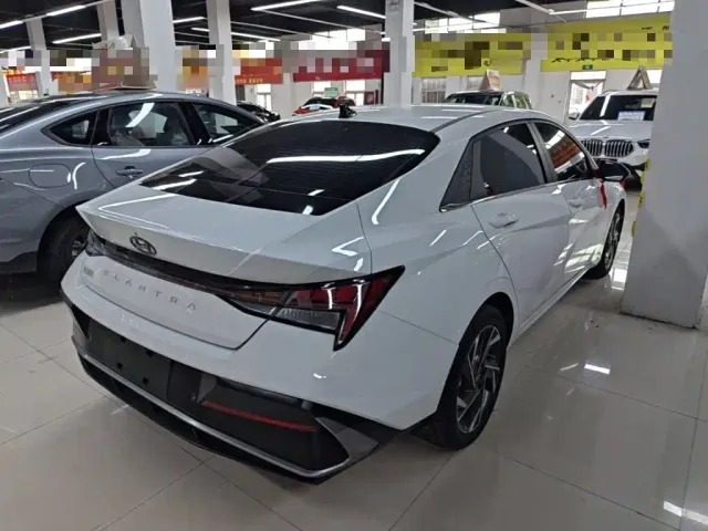 Hyundai Elantra — Фото автомобиля 6