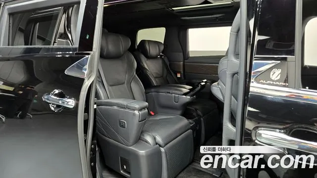 Toyota Alphard — Фото автомобиля 11