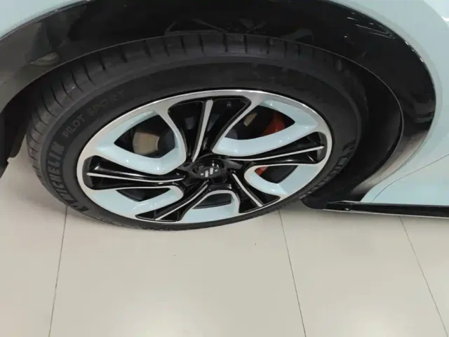 IM Motors LS7 — Фото автомобиля 22