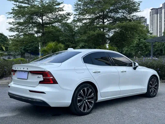 Volvo S60 — Фото автомобиля 6