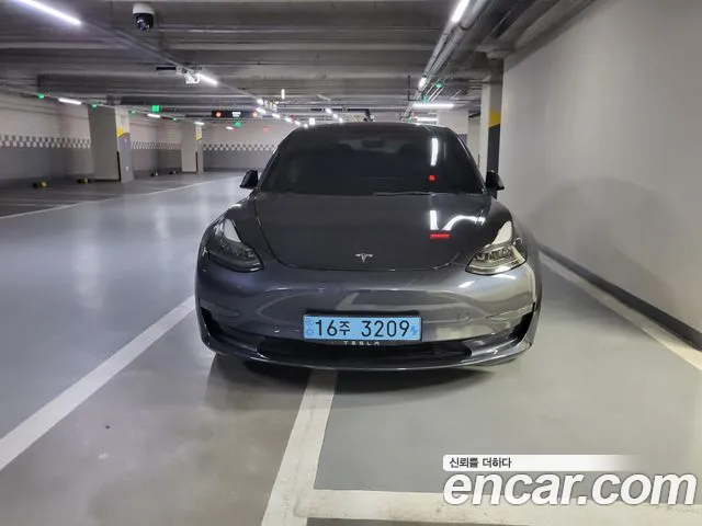 Фотография автомобиля — Tesla Model 3