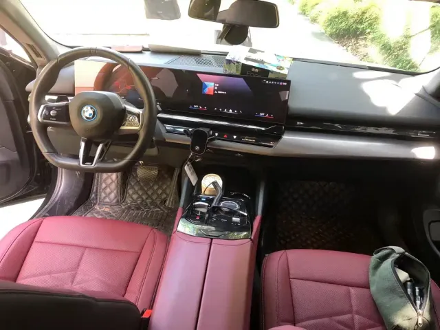 BMW i5 — Фото автомобиля 10