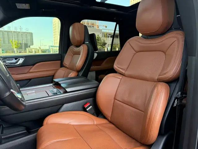 Lincoln Navigator — Фото автомобиля 13