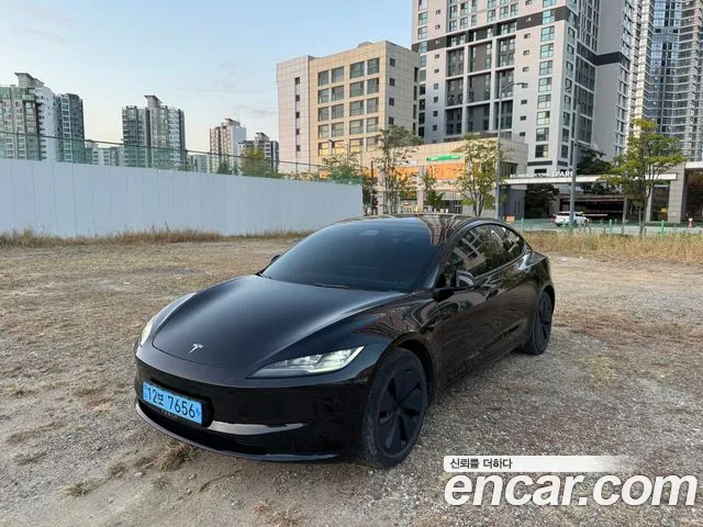 Фотография автомобиля — Tesla Model 3