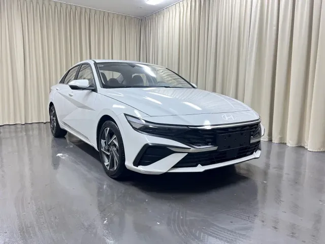 Hyundai Elantra — Фото автомобиля 4