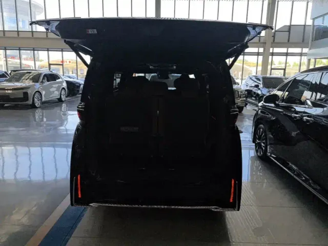 Toyota Vellfire — Фото автомобиля 18