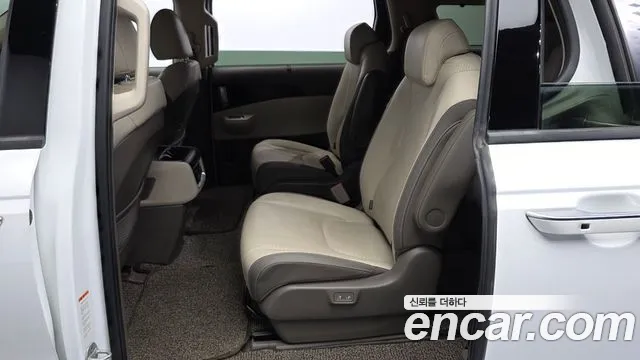 Kia Carnival Generation 4 — Фото автомобиля 15