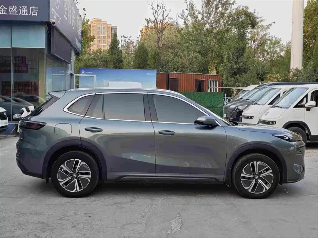Geely Galaxy Starship 7 EM-i — Фото автомобиля 3