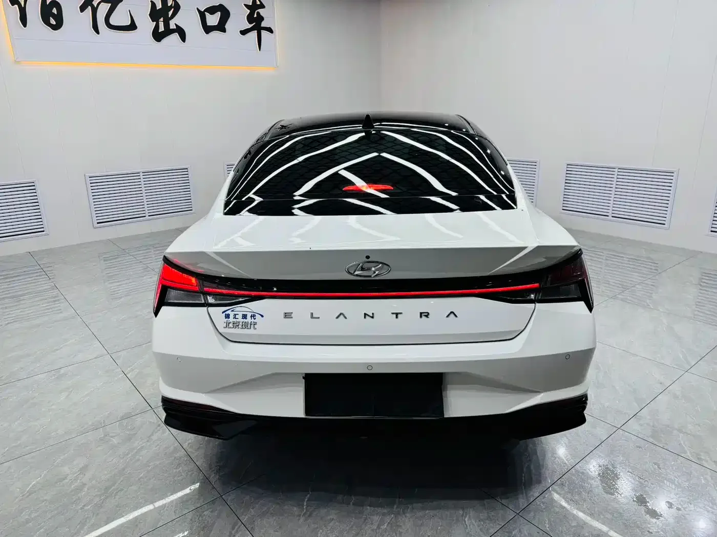 Hyundai Elantra 2022 1.5L CVT LUX Premium Edition — Фото автомобиля 5