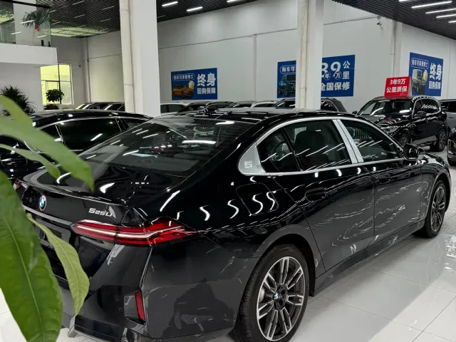 BMW 5 Series — Фото автомобиля 6