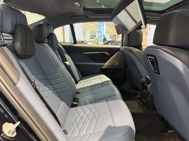 BMW 5 Series — Фото автомобиля 17
