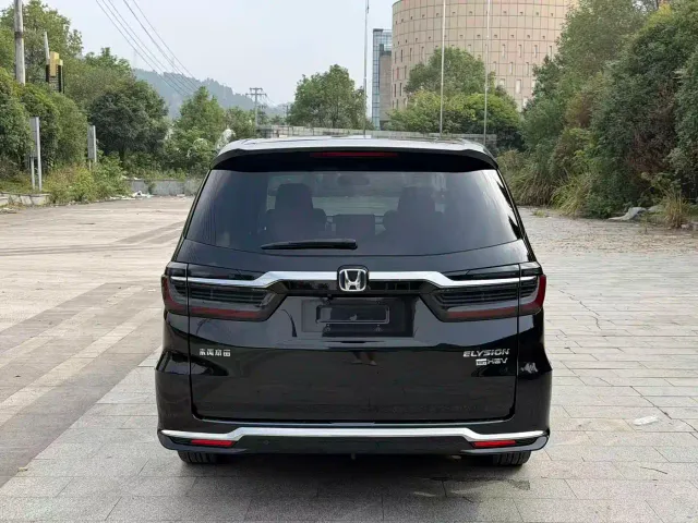Honda Elysion — Фото автомобиля 6