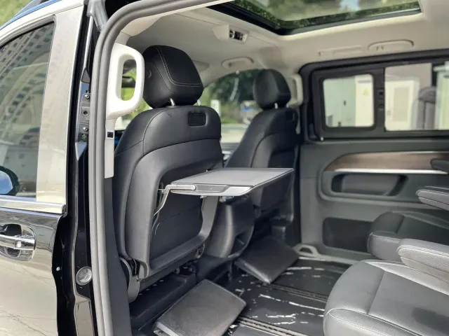 Mercedes-Benz V-Class — Фото автомобиля 14