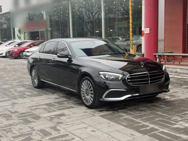 Mercedes-Benz E-Class — Фото автомобиля 2