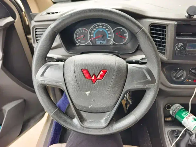 Wuling Hongguang V — Фото автомобиля 15