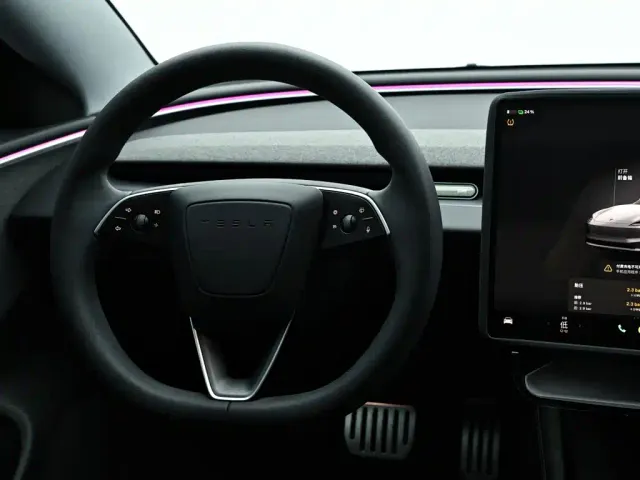 Tesla Model 3 — Фото автомобиля 8