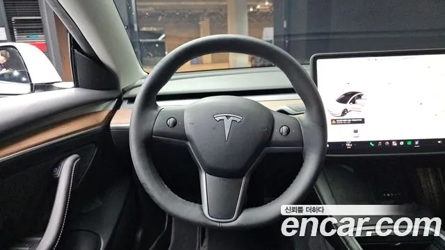 Tesla Model 3 — Фото автомобиля 12
