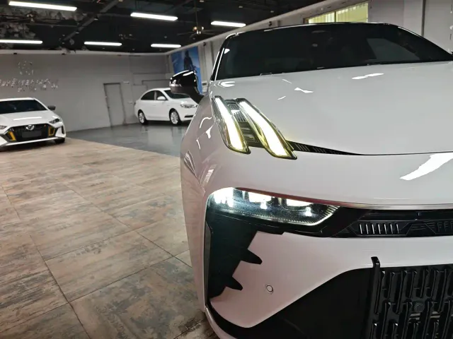 Lynk & Co 03 — Фото автомобиля 15