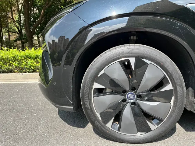 BYD Tang L — Фото автомобиля 12