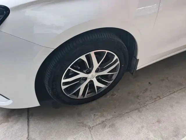 Geely Emgrand — Фото автомобиля 22