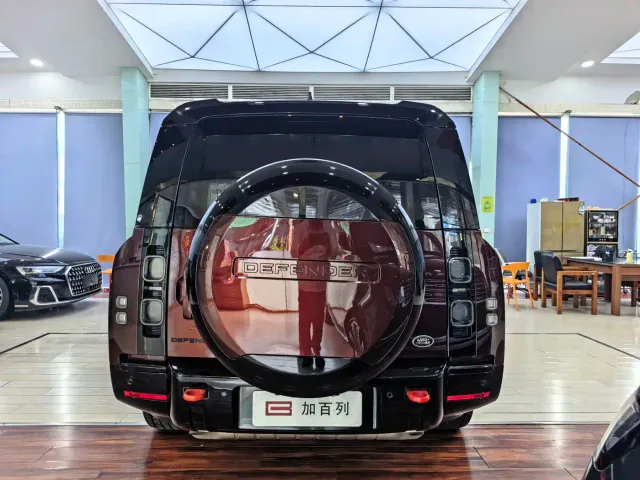 Land Rover Defender — Фото автомобиля 17