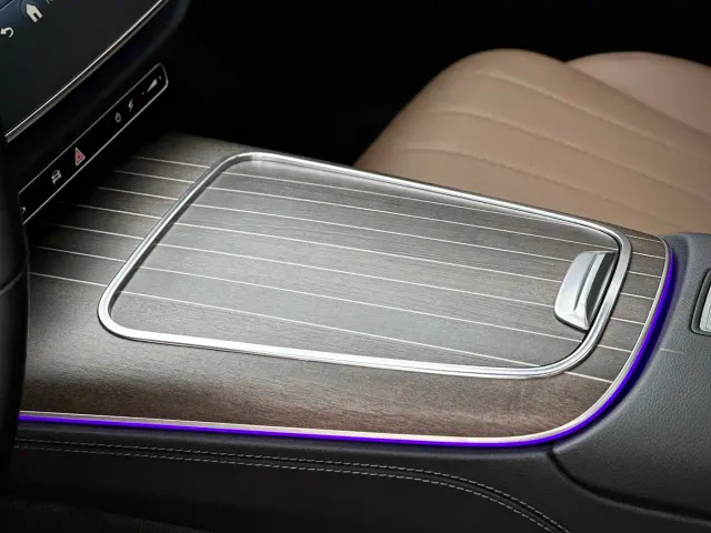 Mercedes-Benz E-Class — Фото автомобиля 12