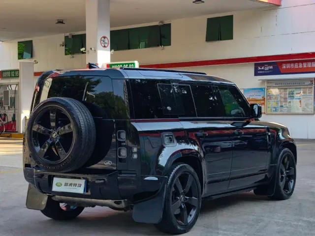 Land Rover Defender — Фото автомобиля 12