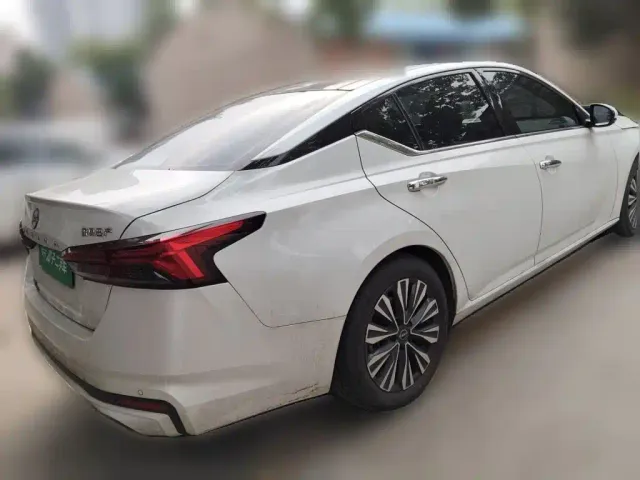 Nissan Teana — Фото автомобиля 4