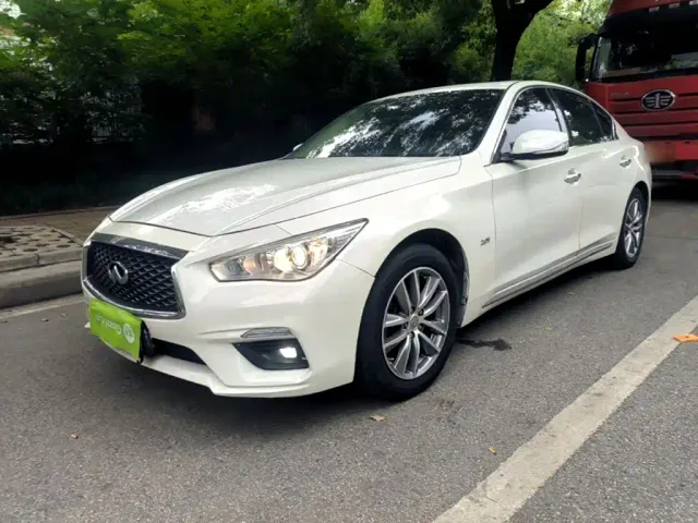 Фотография автомобиля — Infiniti Q50L