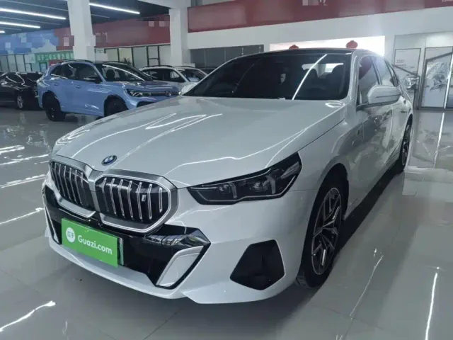 Фотография автомобиля — BMW i5