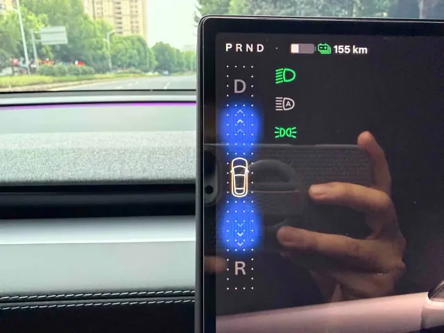 Tesla Model Y — Фото автомобиля 17