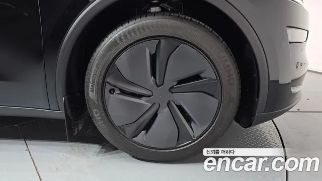 Tesla Model Y — Фото автомобиля 4
