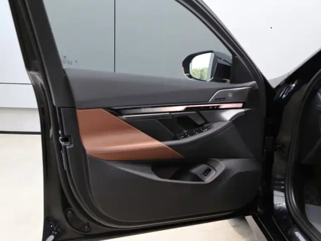 BMW 5 Series — Фото автомобиля 10