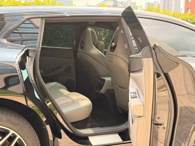Denza Z9GT — Фото автомобиля 9