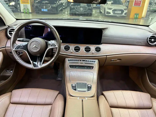 Mercedes-Benz E-Class — Фото автомобиля 13