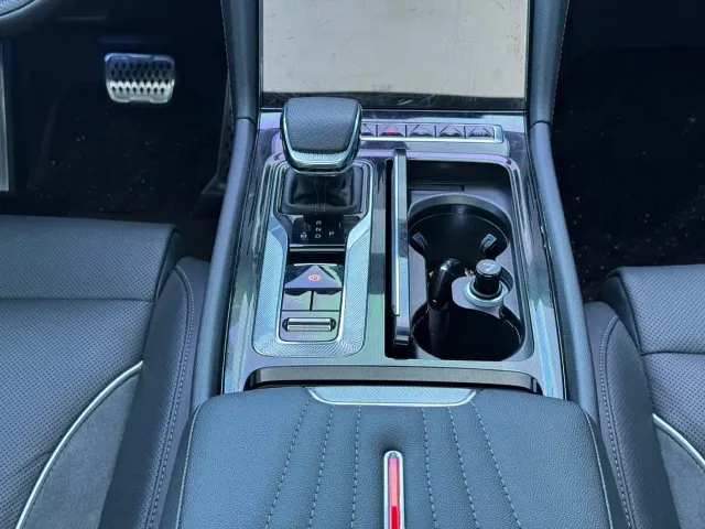 Hongqi H6 — Фото автомобиля 11