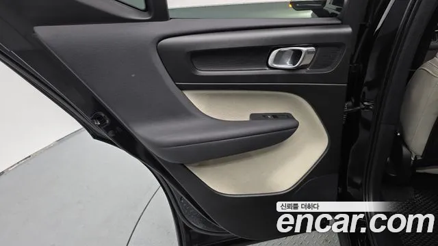Вольво XC40 B4 Ultimate Bright — Фото автомобиля 23