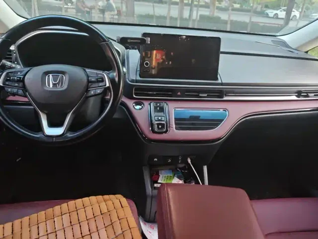 Honda Elysion — Фото автомобиля 12