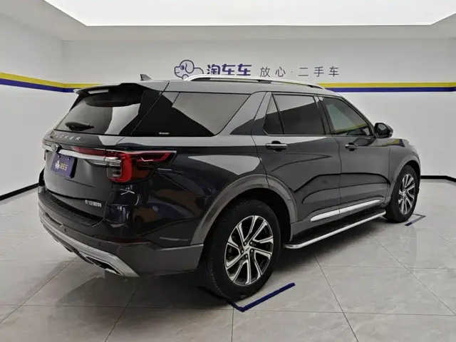 Ford Explorer — Фото автомобиля 3