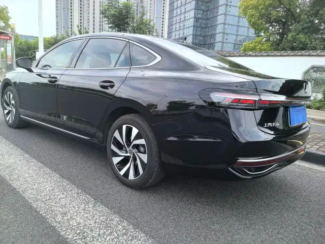 Volkswagen Passat — Фото автомобиля 11