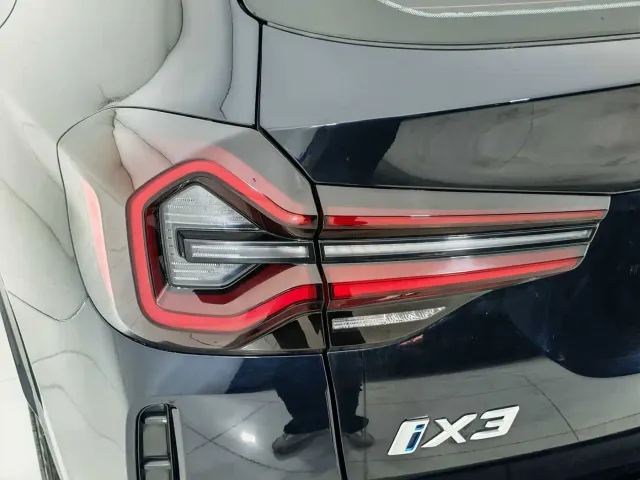 BMW iX3 — Фото автомобиля 12