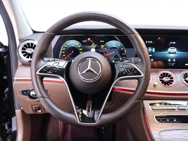 Mercedes-Benz E-Class — Фото автомобиля 16