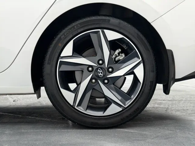 Hyundai Elantra — Фото автомобиля 10
